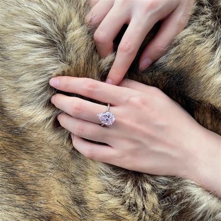 俊恒珠宝 欧美925银新款4.5ct高碳钻戒指女粉色水滴形10*14