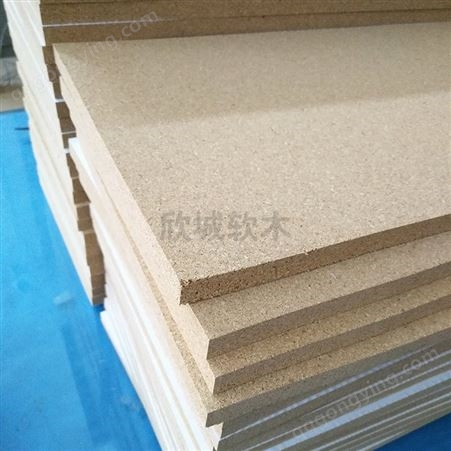 厂家直供水松软木板 高品质细颗粒软木片材 自粘软木板