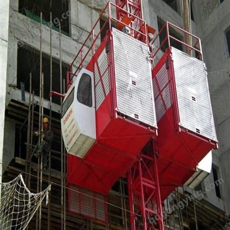 变频式施工电梯租赁100米 SC200人货电梯 银召机械出租